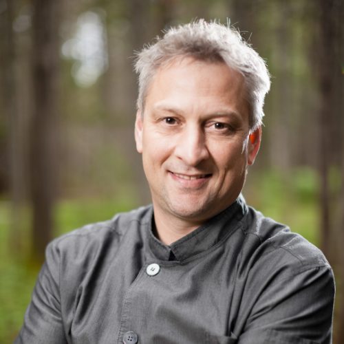 Chef-enseignant en cuisine d’établissement à l’École de la restauration et du tourisme de la Gaspésie, André Lagacé fait partie de la crème des talents culinaires que la Gaspésie a produits.   